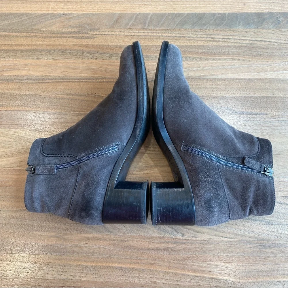 Aquatalia - Women’s Grey Suede Ankle heel Boots, Size 7